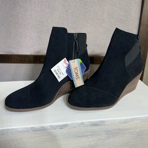 Tom’s Black Suede Booties Size 10 Women